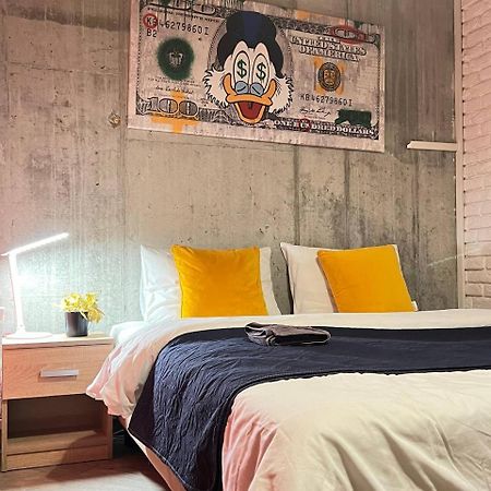 Moonlight Hostel Львов Экстерьер фото